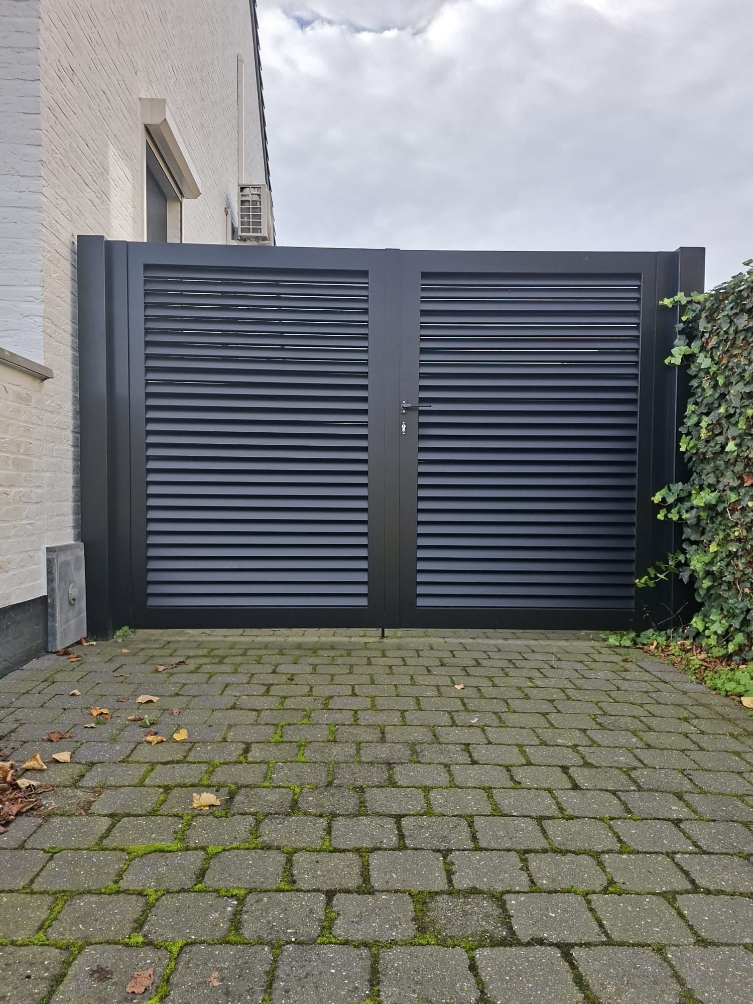 Louvres draaipoort